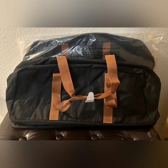 Black and tan travel bag - Picture 11 of 12
